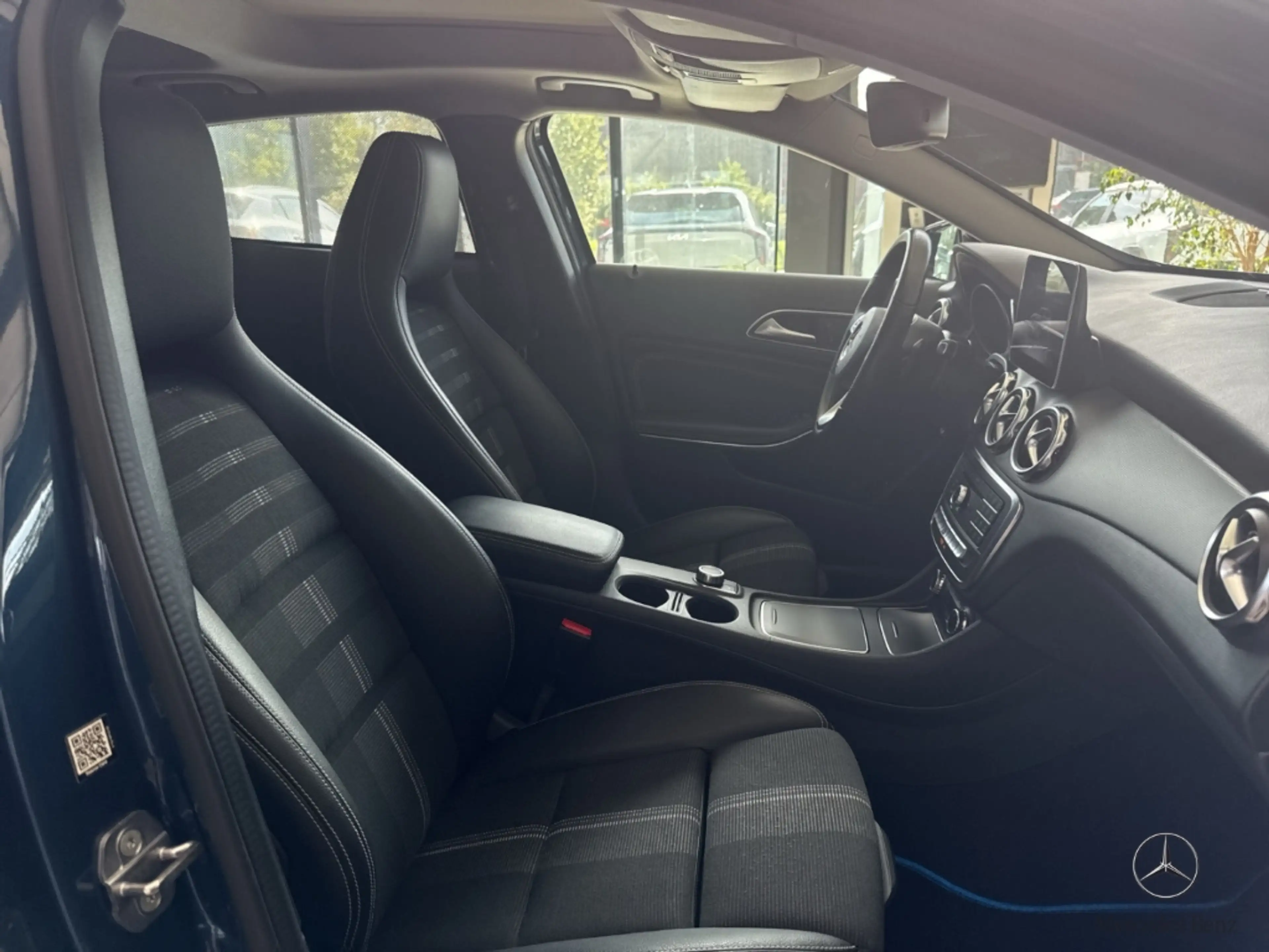 Mercedes-Benz GLA 200 Urban DCT StandHZG Panodach Navi LED El. Heckklapp — photo 12