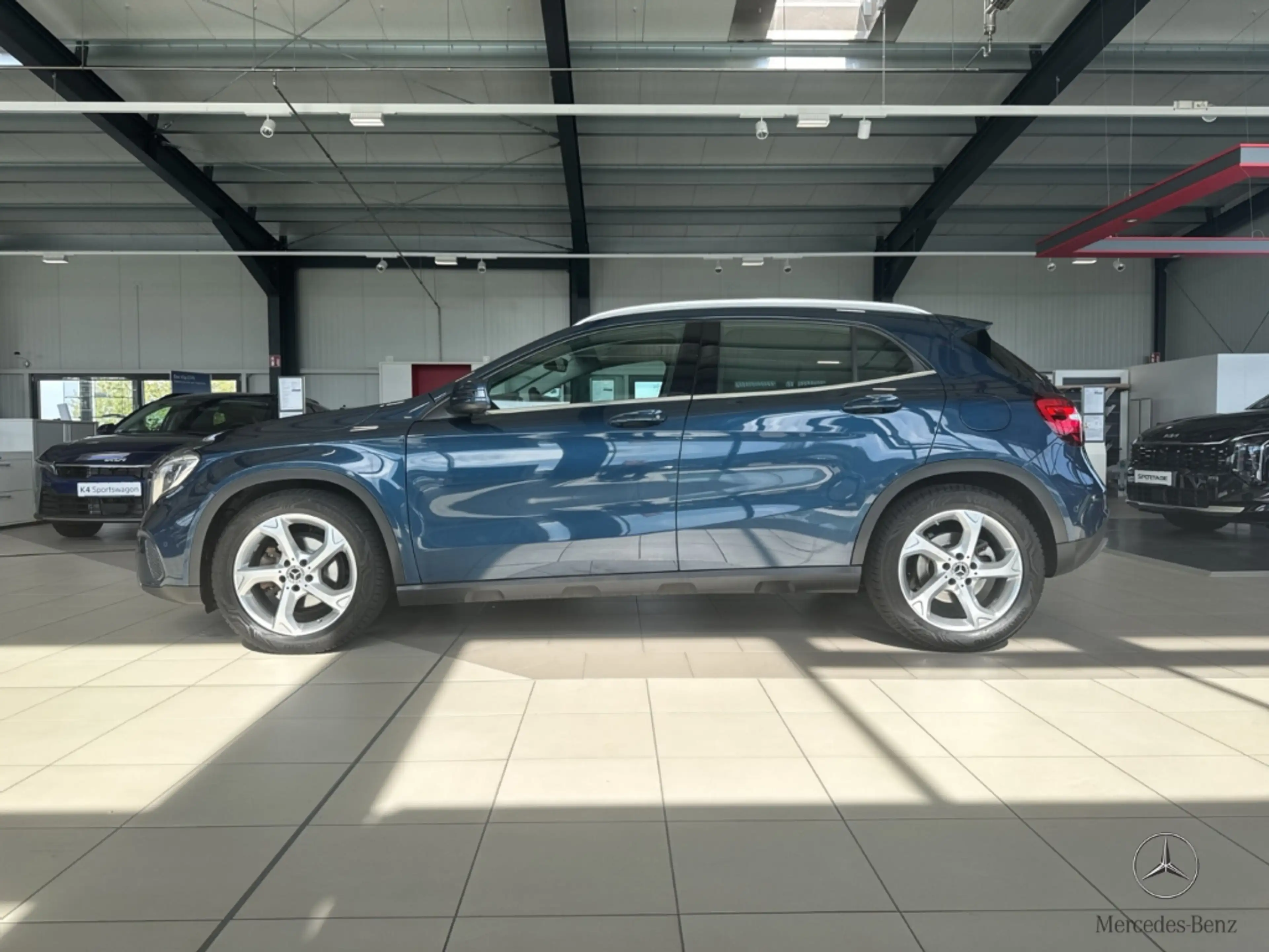 Mercedes-Benz GLA 200 Urban DCT StandHZG Panodach Navi LED El. Heckklapp — photo 4