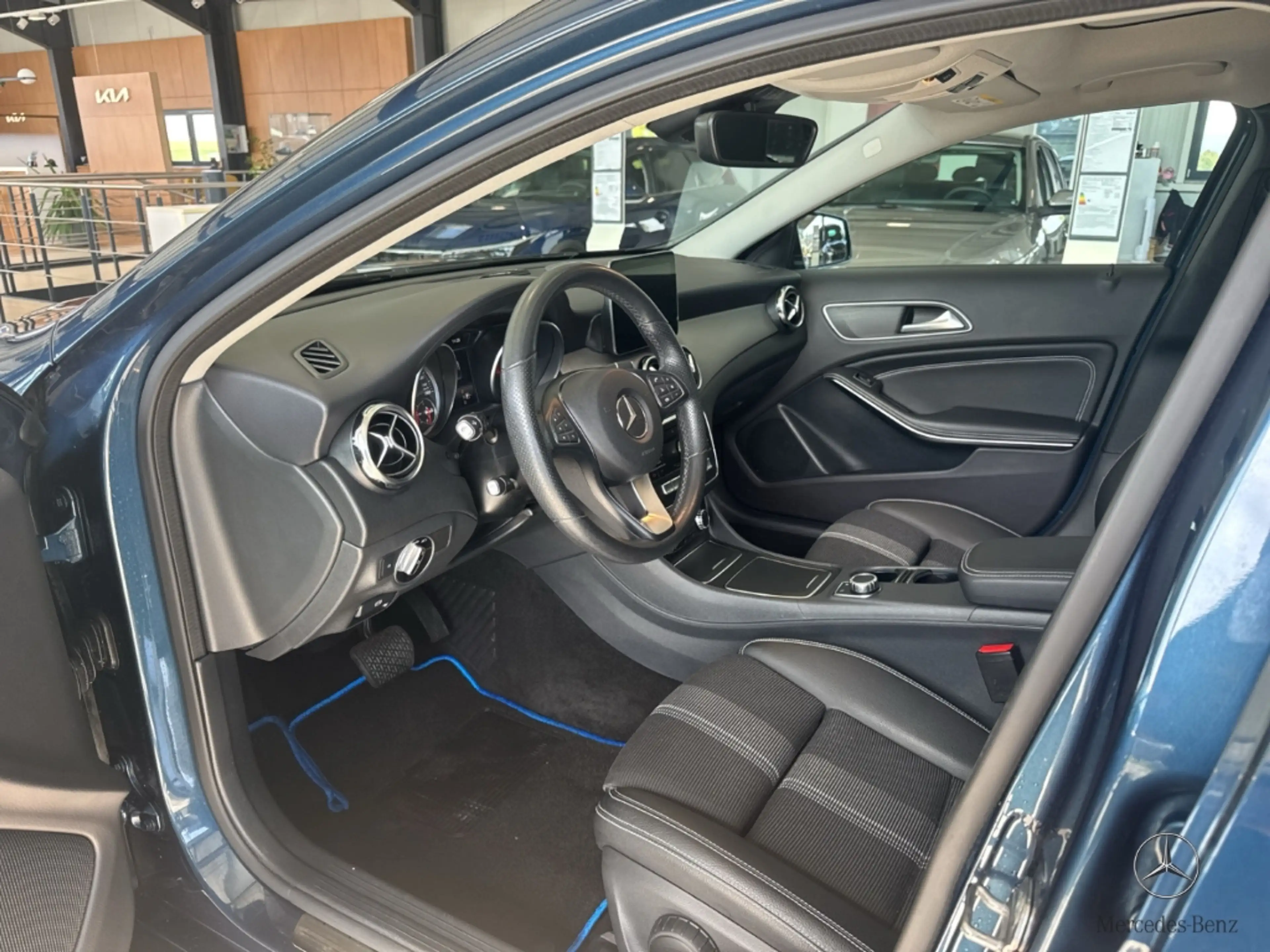 Mercedes-Benz GLA 200 Urban DCT StandHZG Panodach Navi LED El. Heckklapp — photo 8
