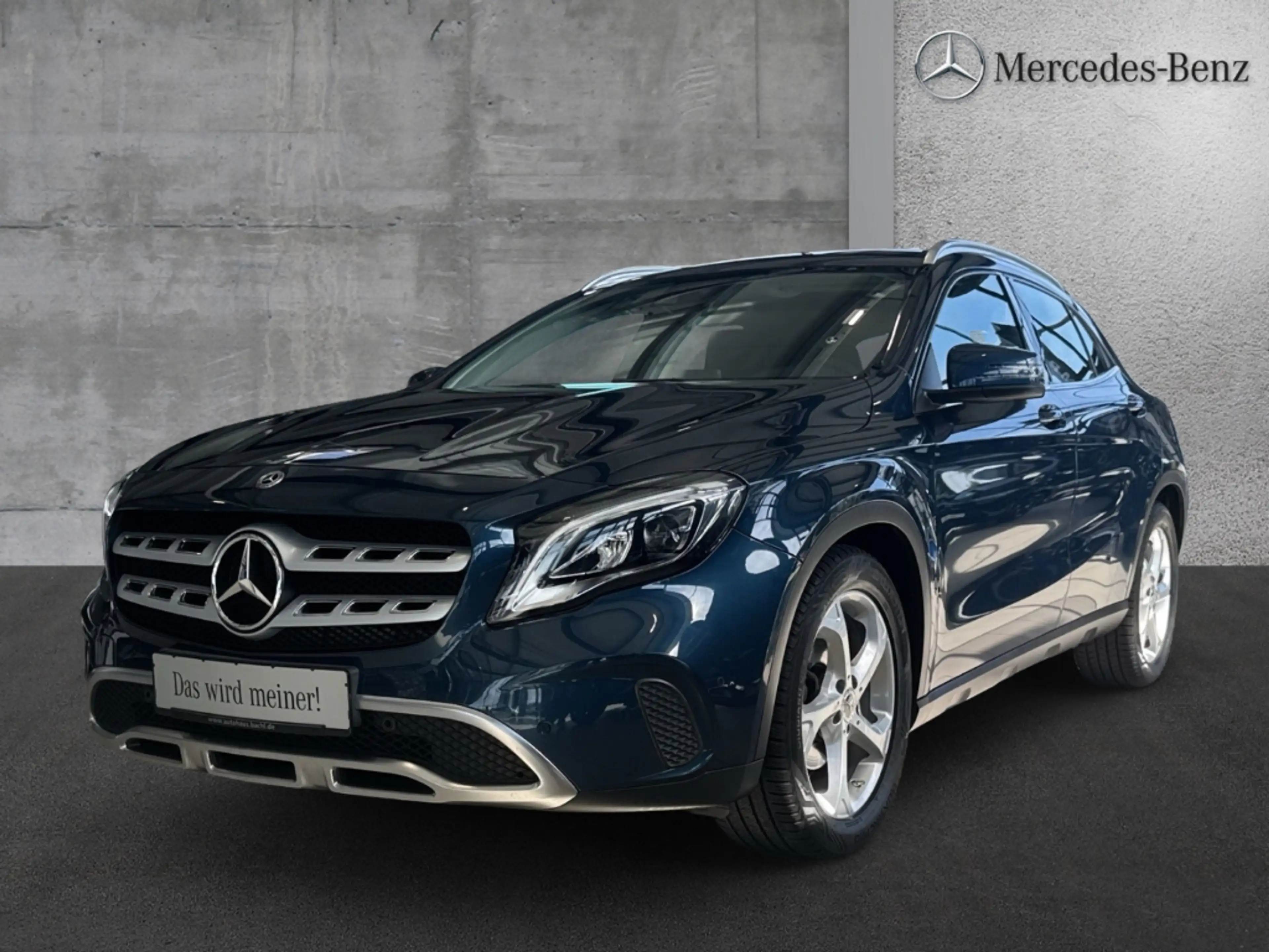 Mercedes-Benz GLA 200 Urban DCT StandHZG Panodach Navi LED El. Heckklapp