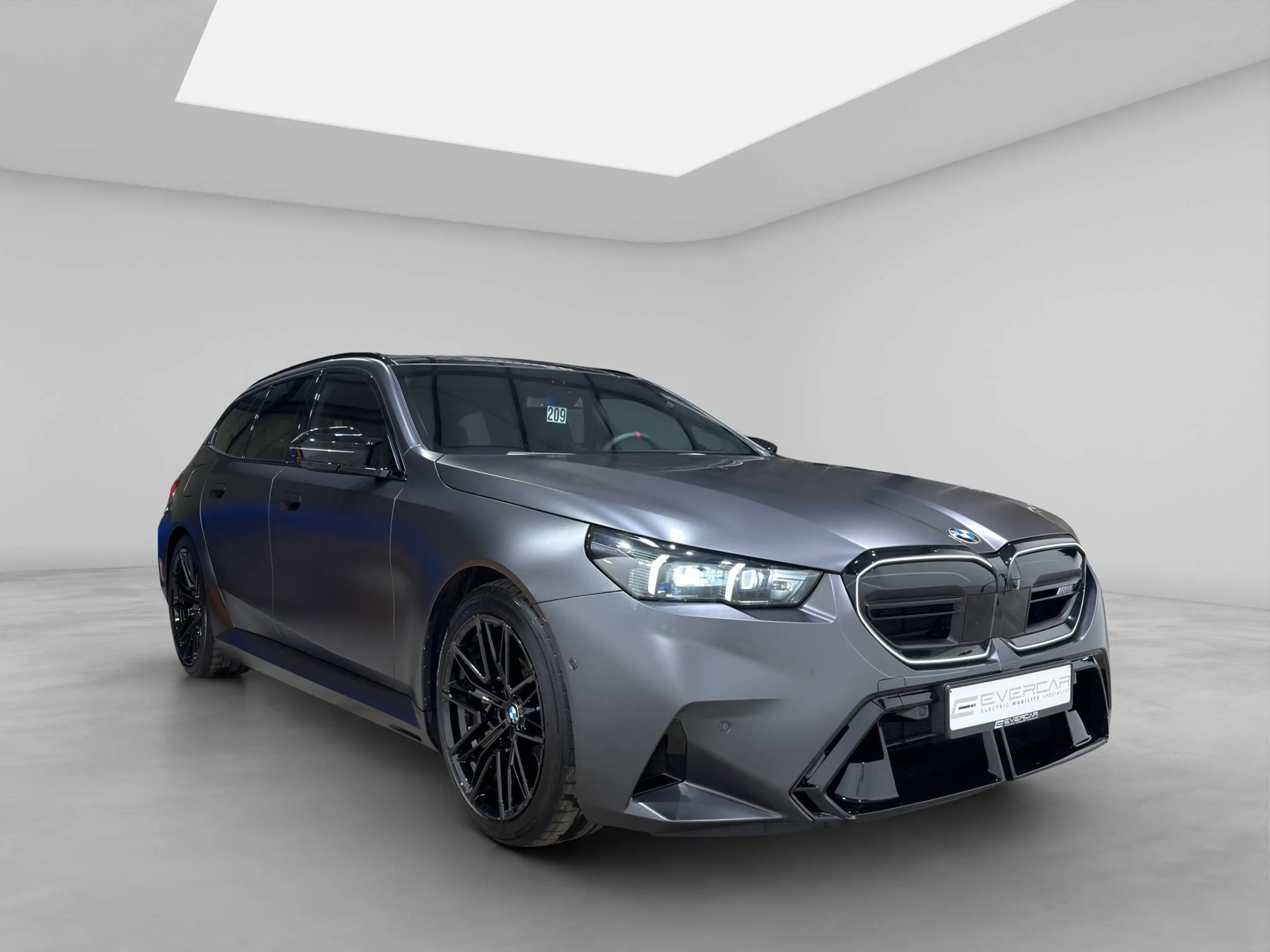 BMW M5 TOURING G99 ***M CARBON CERAMIC BREAKS*SUNROOF*BOWERS&WILKINS*LEATHER SEATS MERINO*** — photo 3