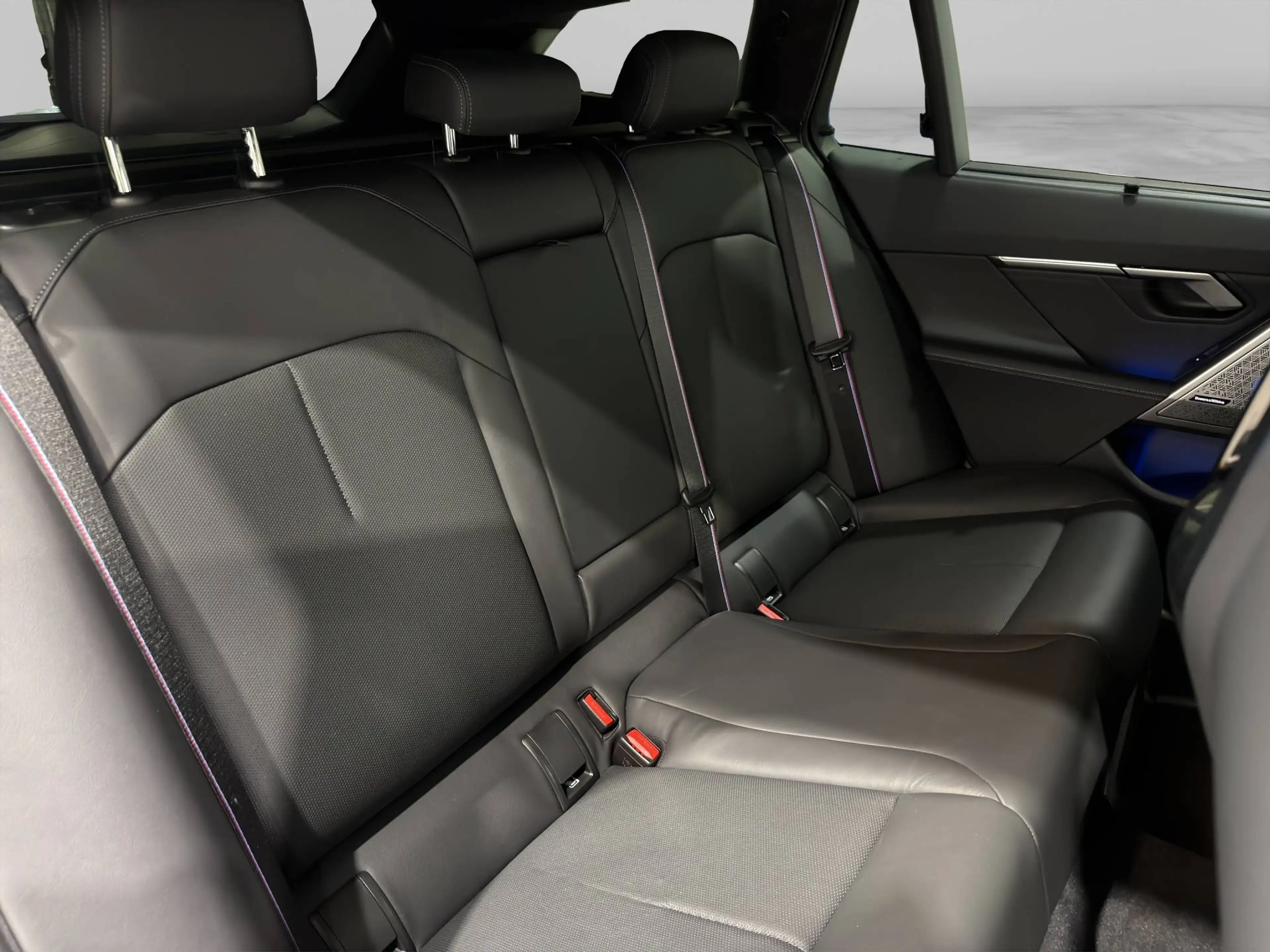 BMW M5 TOURING G99 ***M CARBON CERAMIC BREAKS*SUNROOF*BOWERS&WILKINS*LEATHER SEATS MERINO*** — photo 12