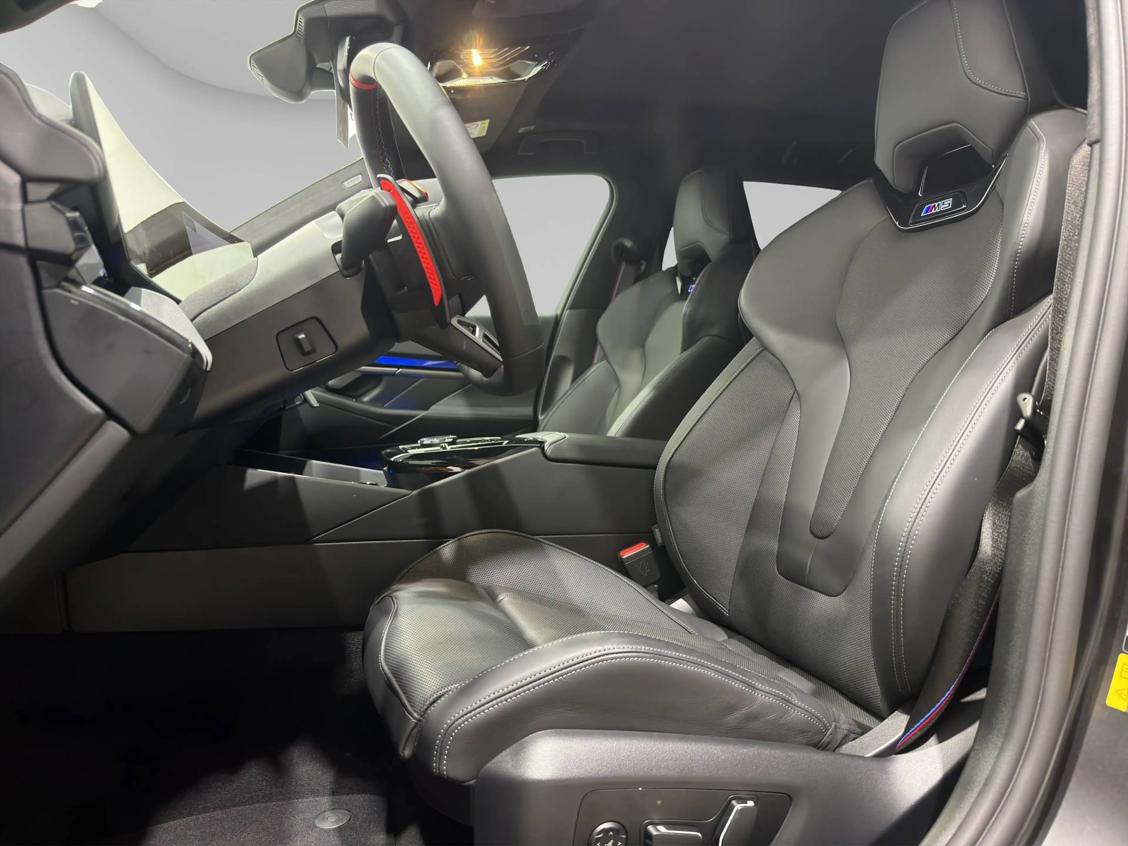 BMW M5 TOURING G99 ***M CARBON CERAMIC BREAKS*SUNROOF*BOWERS&WILKINS*LEATHER SEATS MERINO*** — photo 10