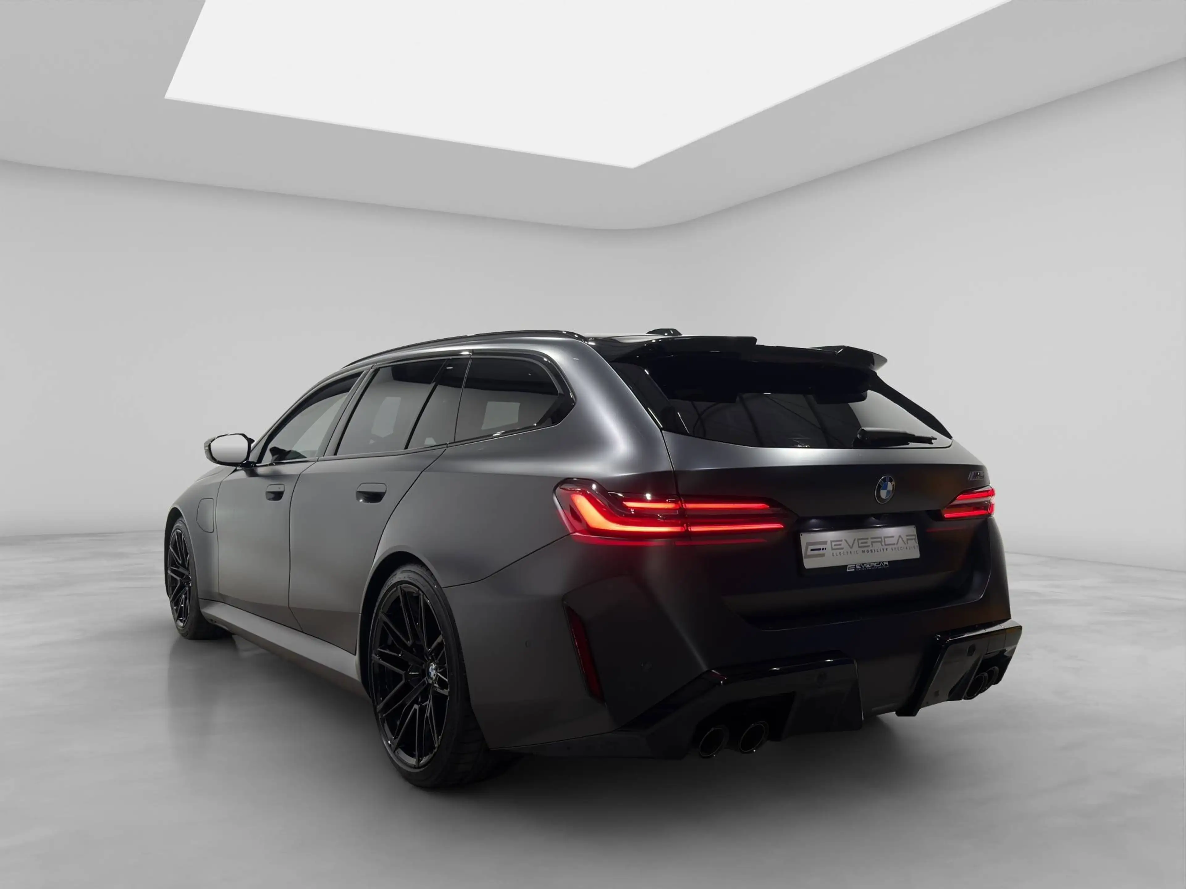 BMW M5 TOURING G99 ***M CARBON CERAMIC BREAKS*SUNROOF*BOWERS&WILKINS*LEATHER SEATS MERINO*** — photo 6