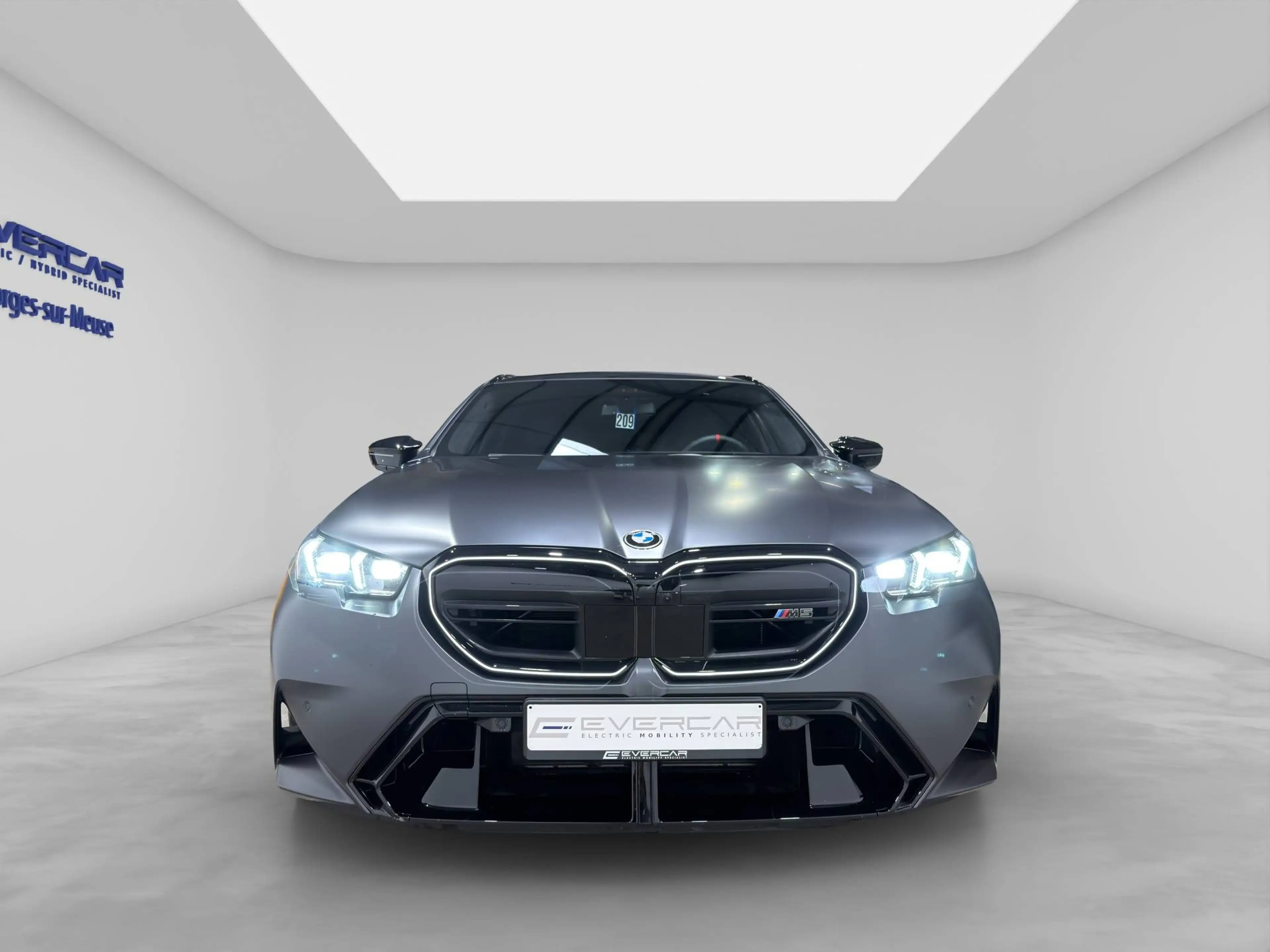 BMW M5 TOURING G99 ***M CARBON CERAMIC BREAKS*SUNROOF*BOWERS&WILKINS*LEATHER SEATS MERINO*** — photo 2