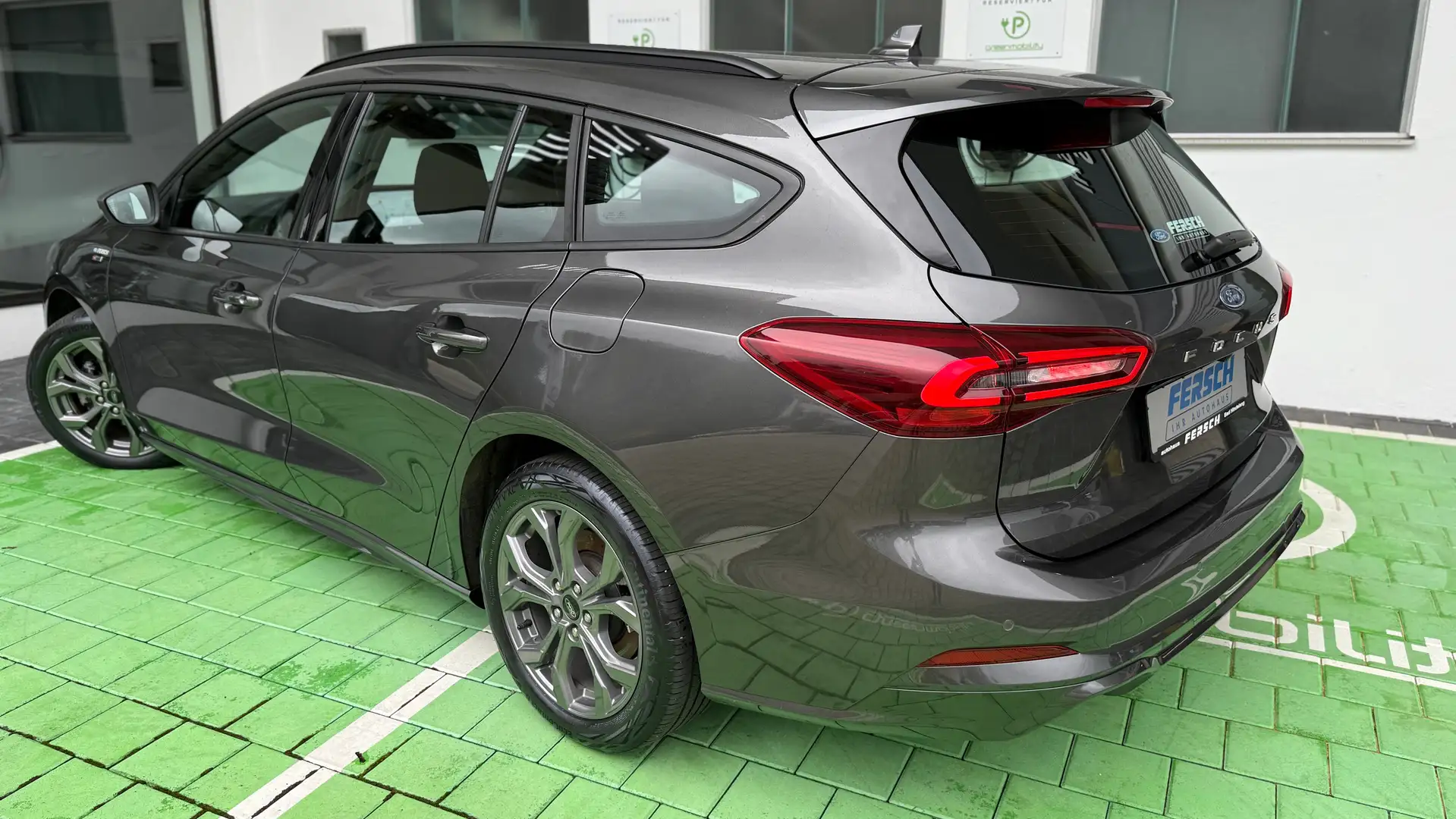 Ford Focus ST-Line Kombi m. Navi SYNC 4 DAB Freisprech.. Grijs - 2