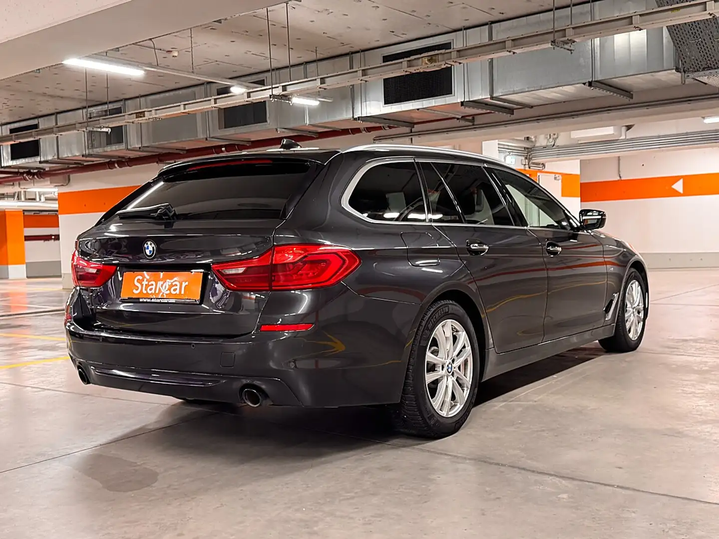BMW 520 d Touring Aut. Grau - 2