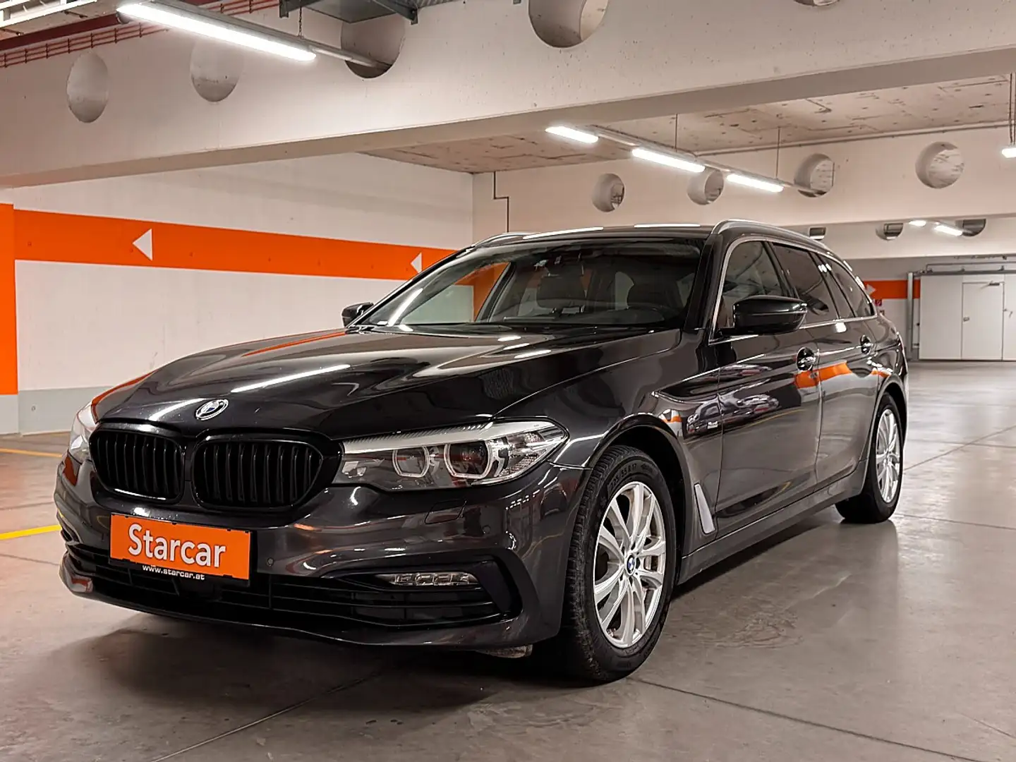 BMW 520 d Touring Aut. Grau - 1