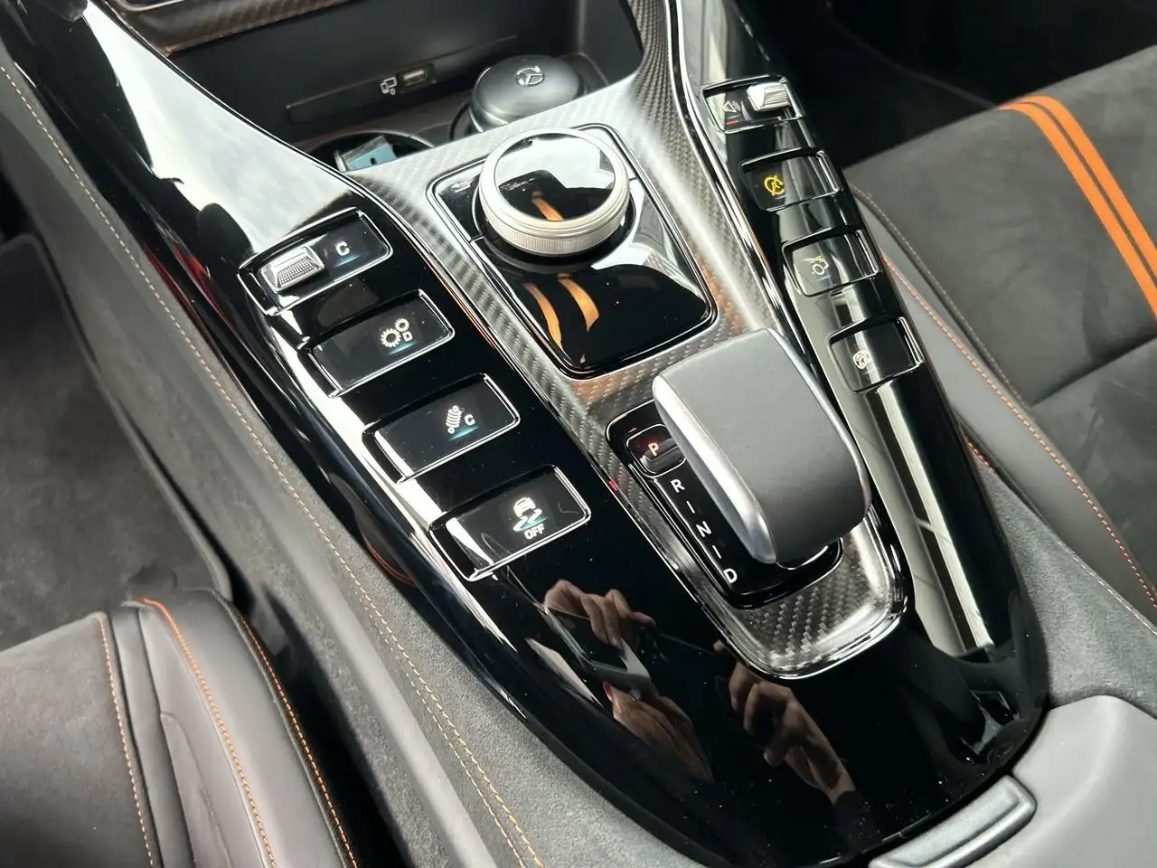 Mercedes-Benz AMG GT снимка Mercedes-Benz AMG GT