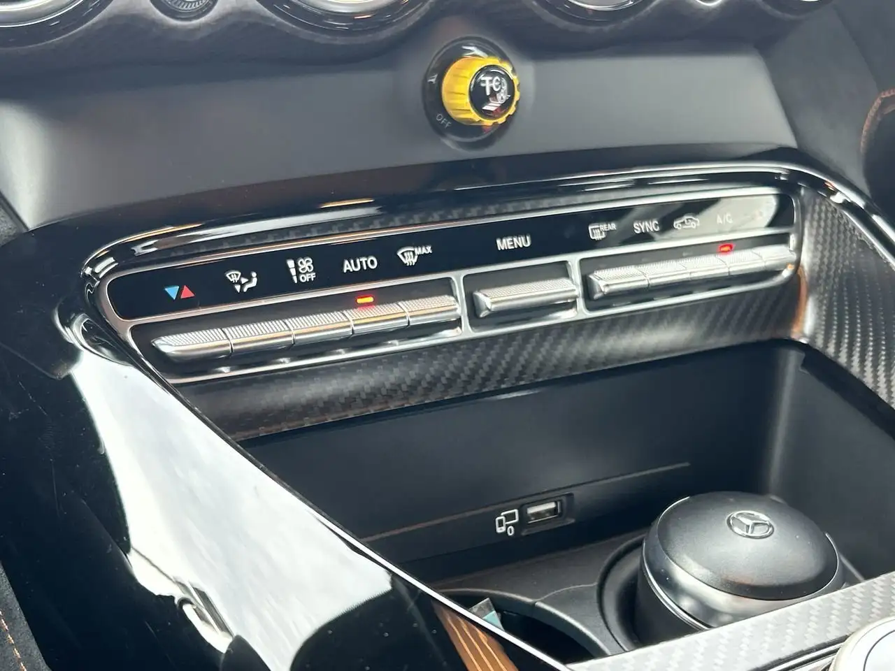 Mercedes-Benz AMG GT снимка Mercedes-Benz AMG GT