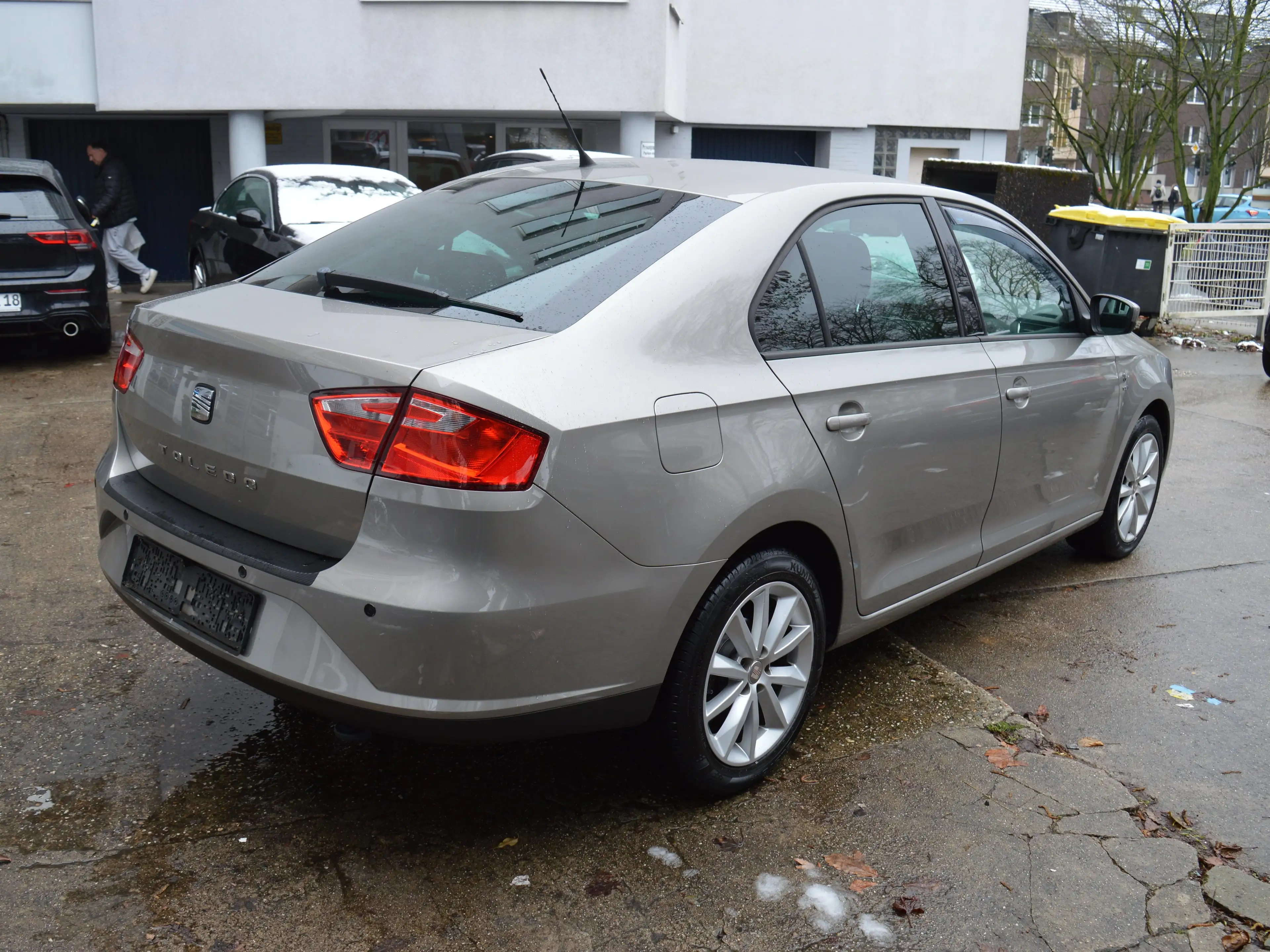 SEAT Toledo Toledo 1.2 TSI (Ecomotive) Start *PDC*Tempomat* — photo 6