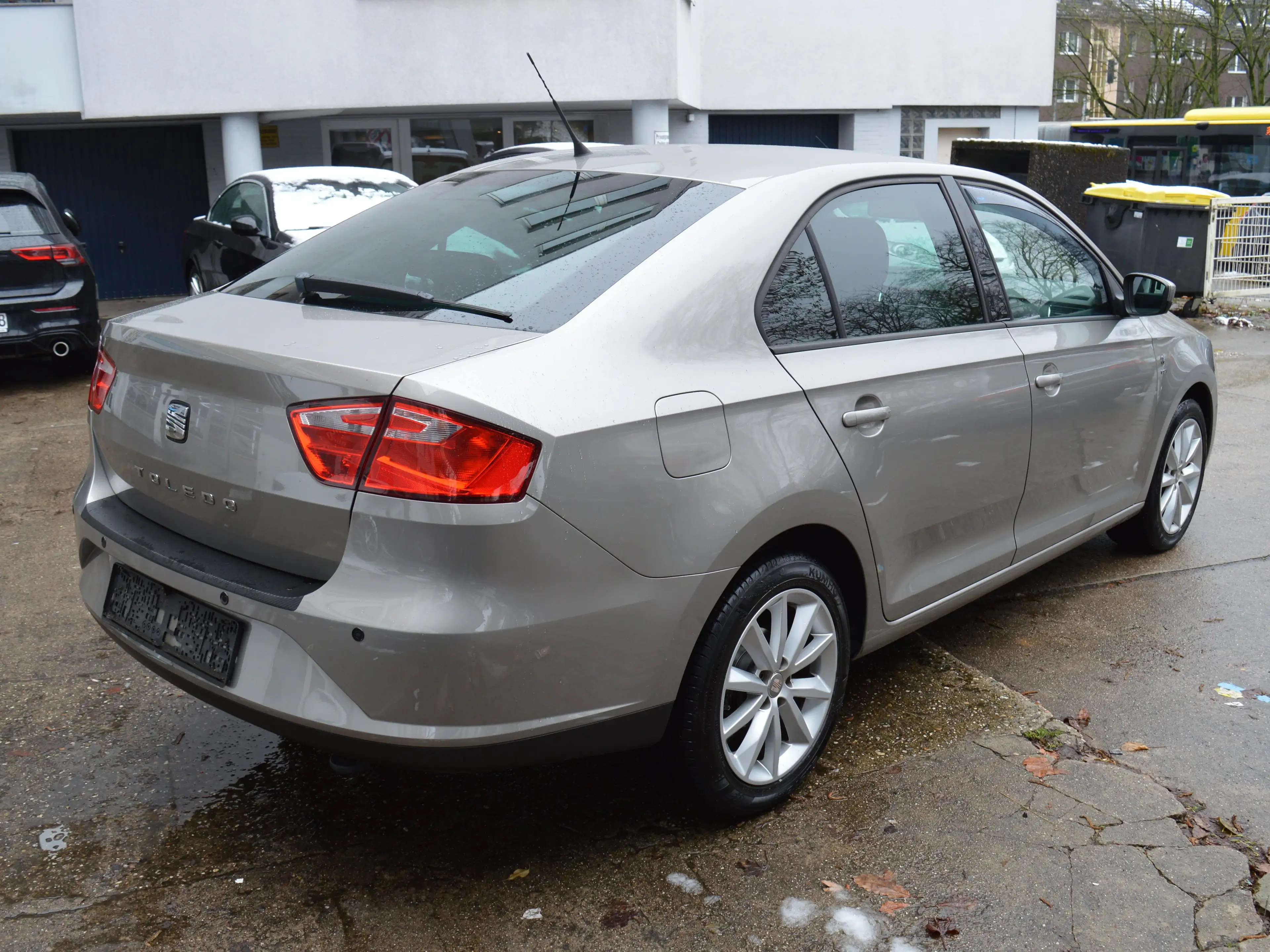 SEAT Toledo Toledo 1.2 TSI (Ecomotive) Start *PDC*Tempomat* — photo 7