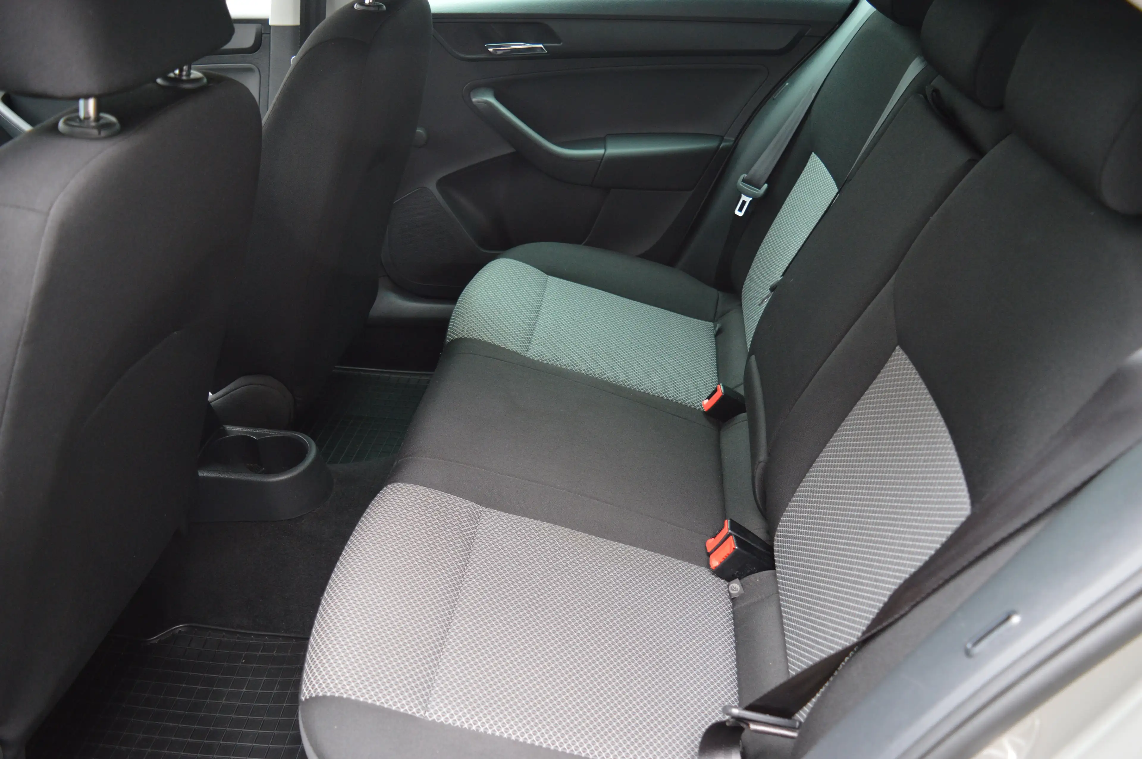 SEAT Toledo Toledo 1.2 TSI (Ecomotive) Start *PDC*Tempomat* — photo 12