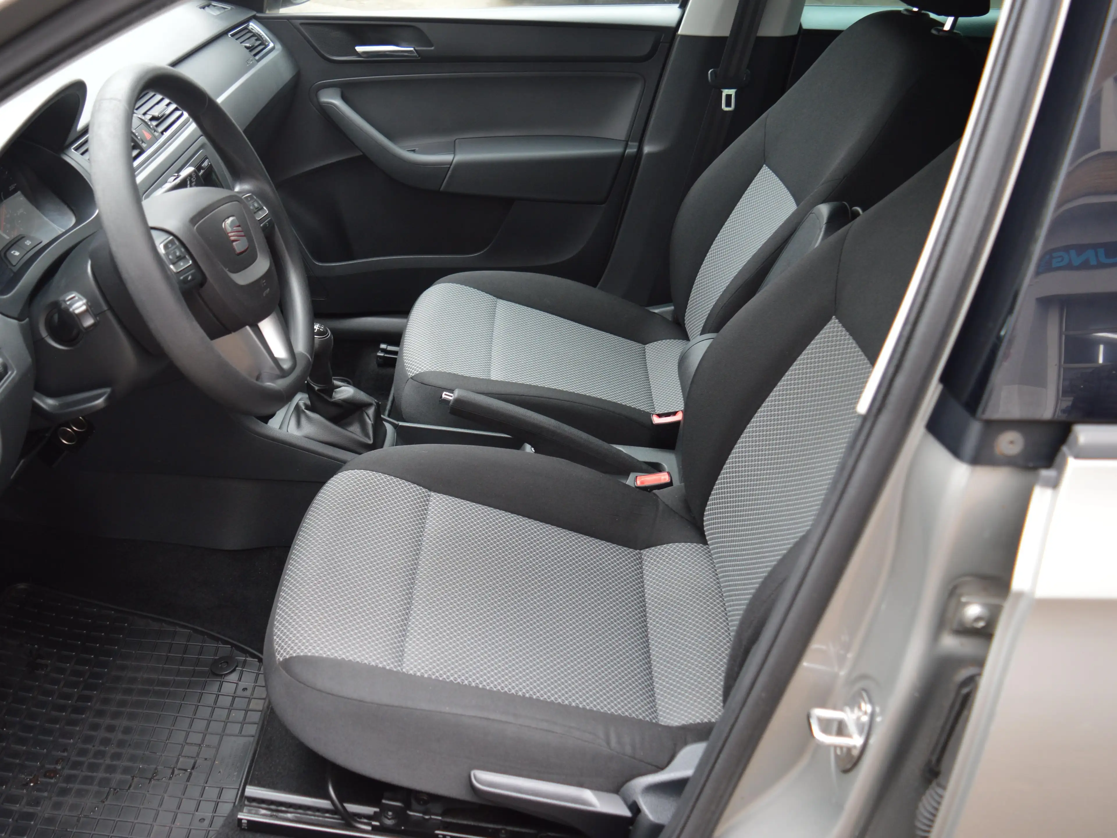 SEAT Toledo Toledo 1.2 TSI (Ecomotive) Start *PDC*Tempomat* — photo 11