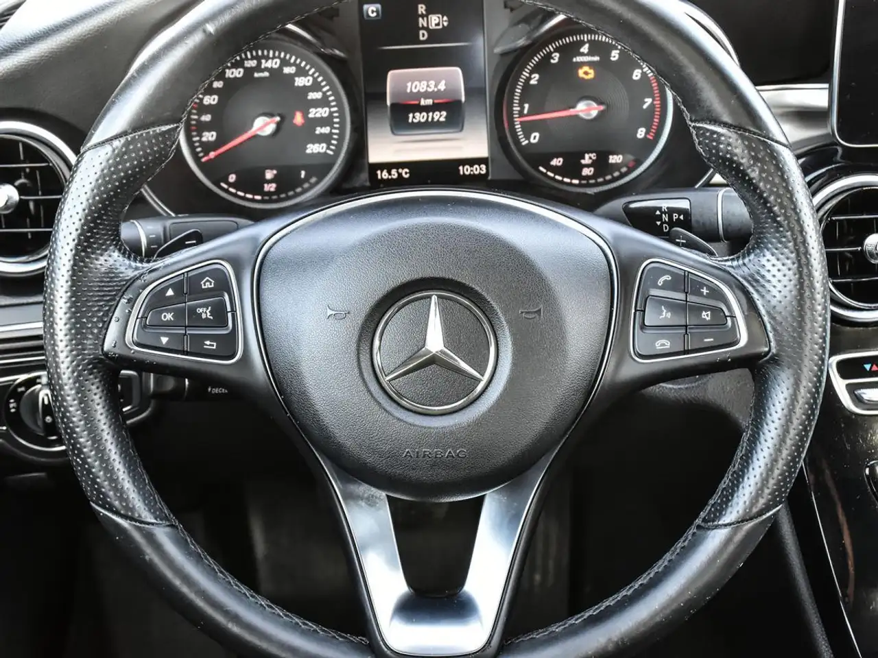 Mercedes-Benz C-Class снимка Mercedes-Benz C-Class