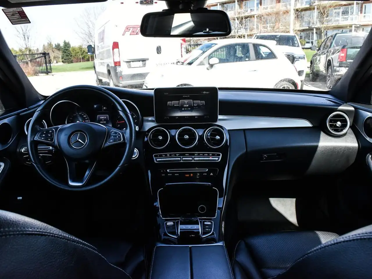 Mercedes-Benz C-Class снимка Mercedes-Benz C-Class