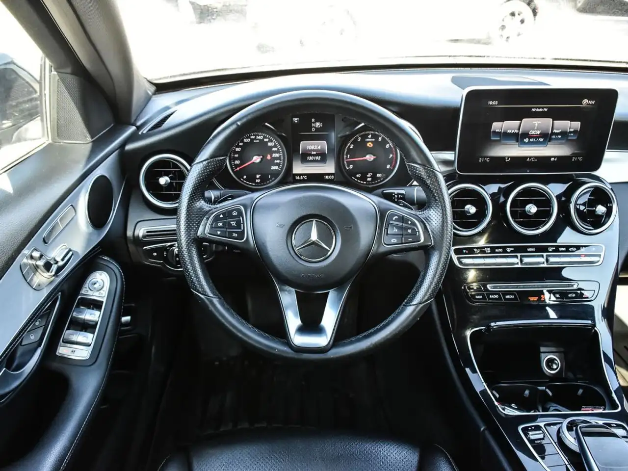 Mercedes-Benz C-Class снимка Mercedes-Benz C-Class