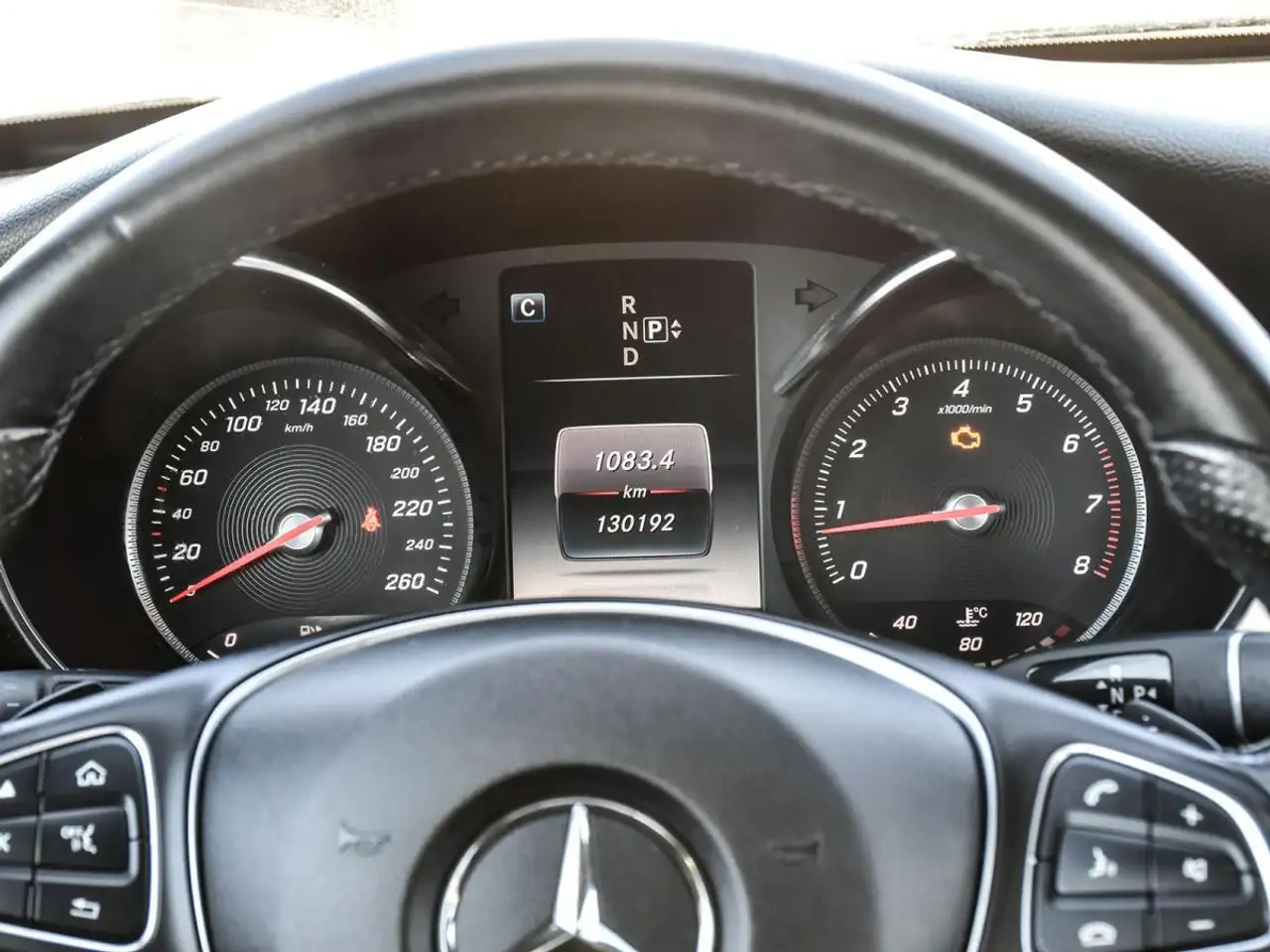 Mercedes-Benz C-Class снимка Mercedes-Benz C-Class