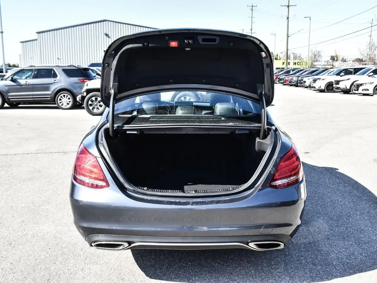 Mercedes-Benz C-Class снимка Mercedes-Benz C-Class