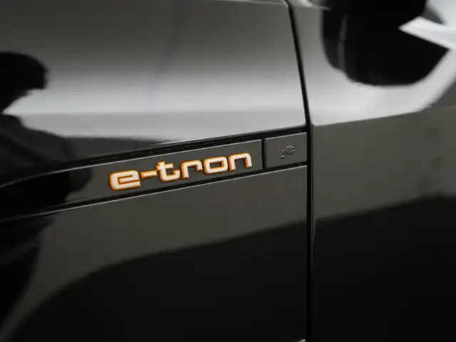 Audi E-Tron view 27