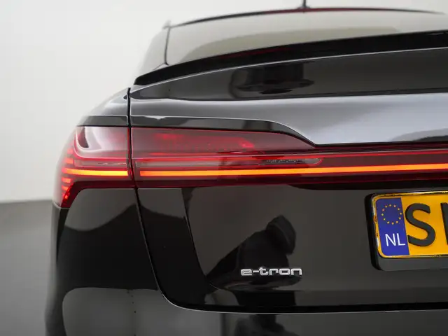 Audi E-Tron view 28