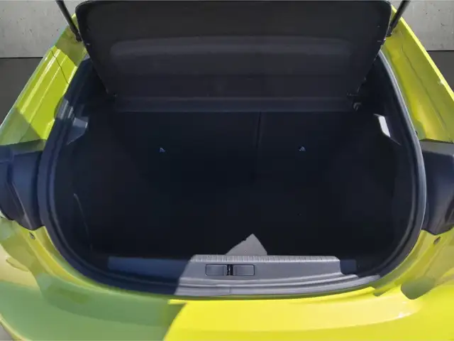 Peugeot 208 view 7