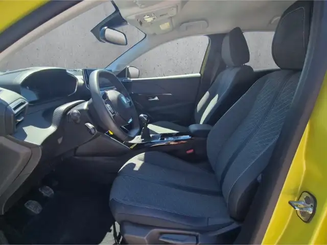 Peugeot 208 view 9