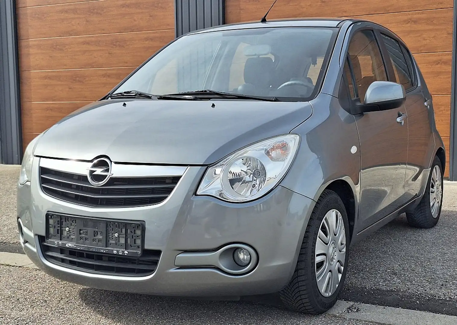Opel Agila 1,0 Benzin, 40.000km !!! Gris - 1