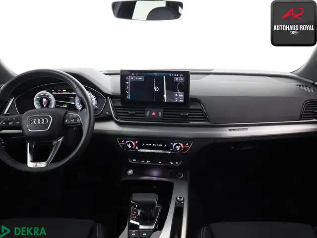 Audi Q5 view 8