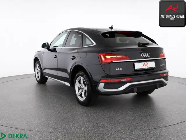 Audi Q5 view 3