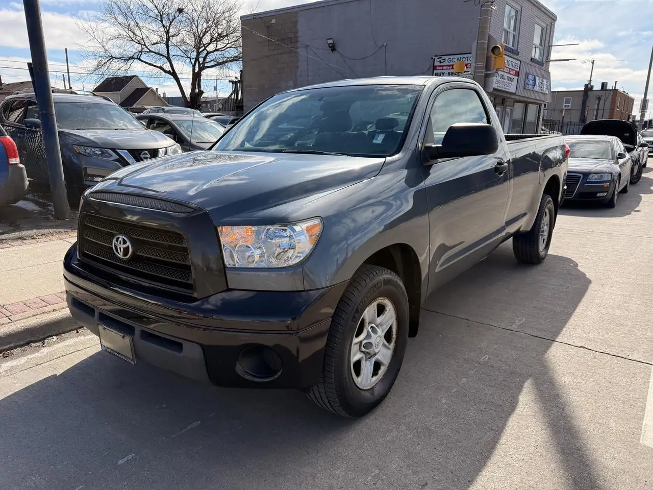 Toyota Tundra снимка Toyota Tundra