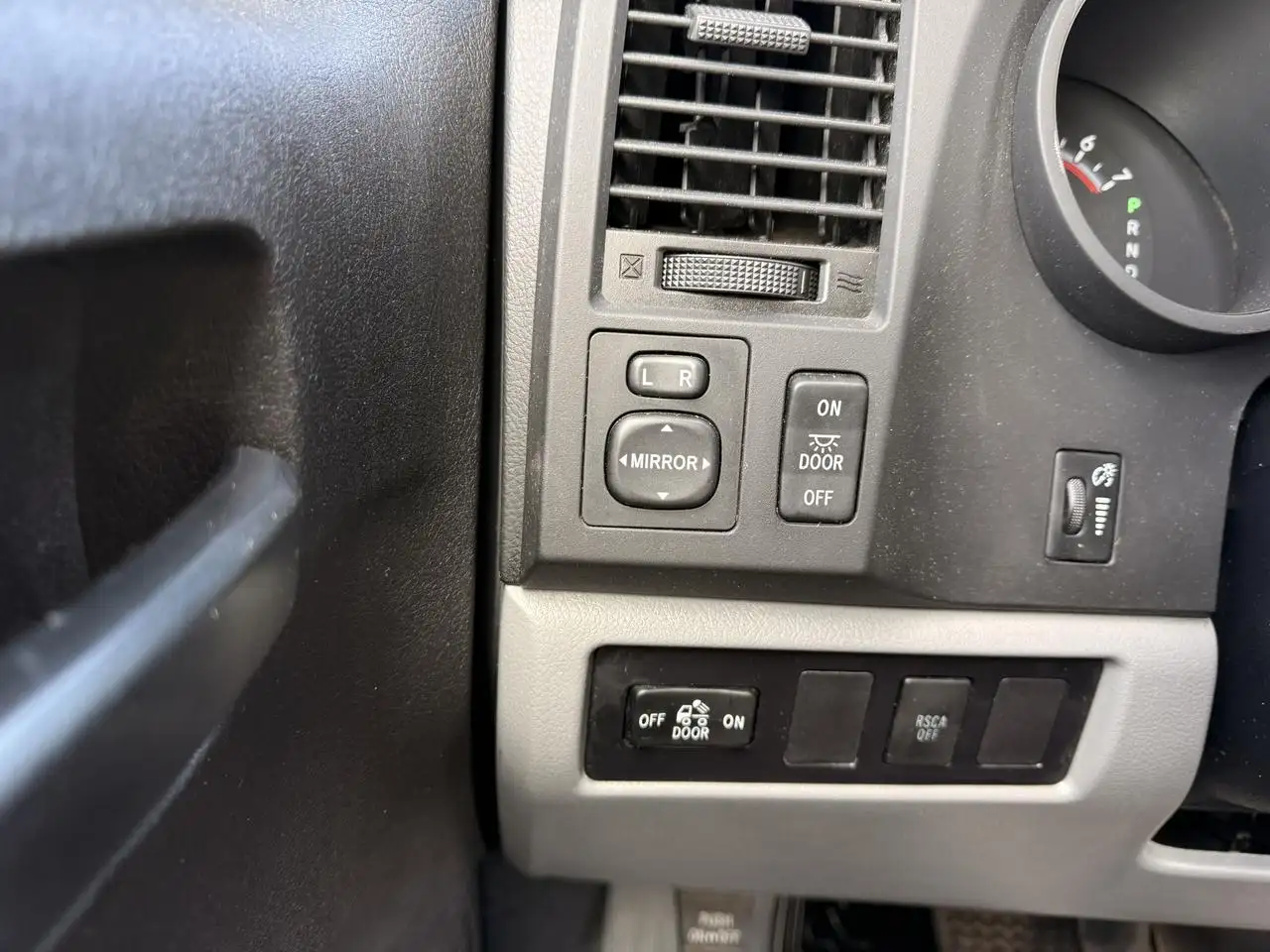 Toyota Tundra снимка Toyota Tundra