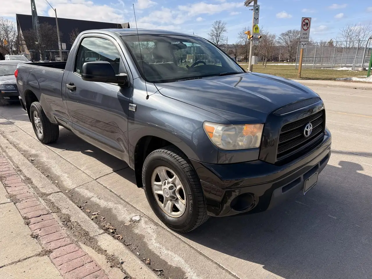 Toyota Tundra снимка Toyota Tundra