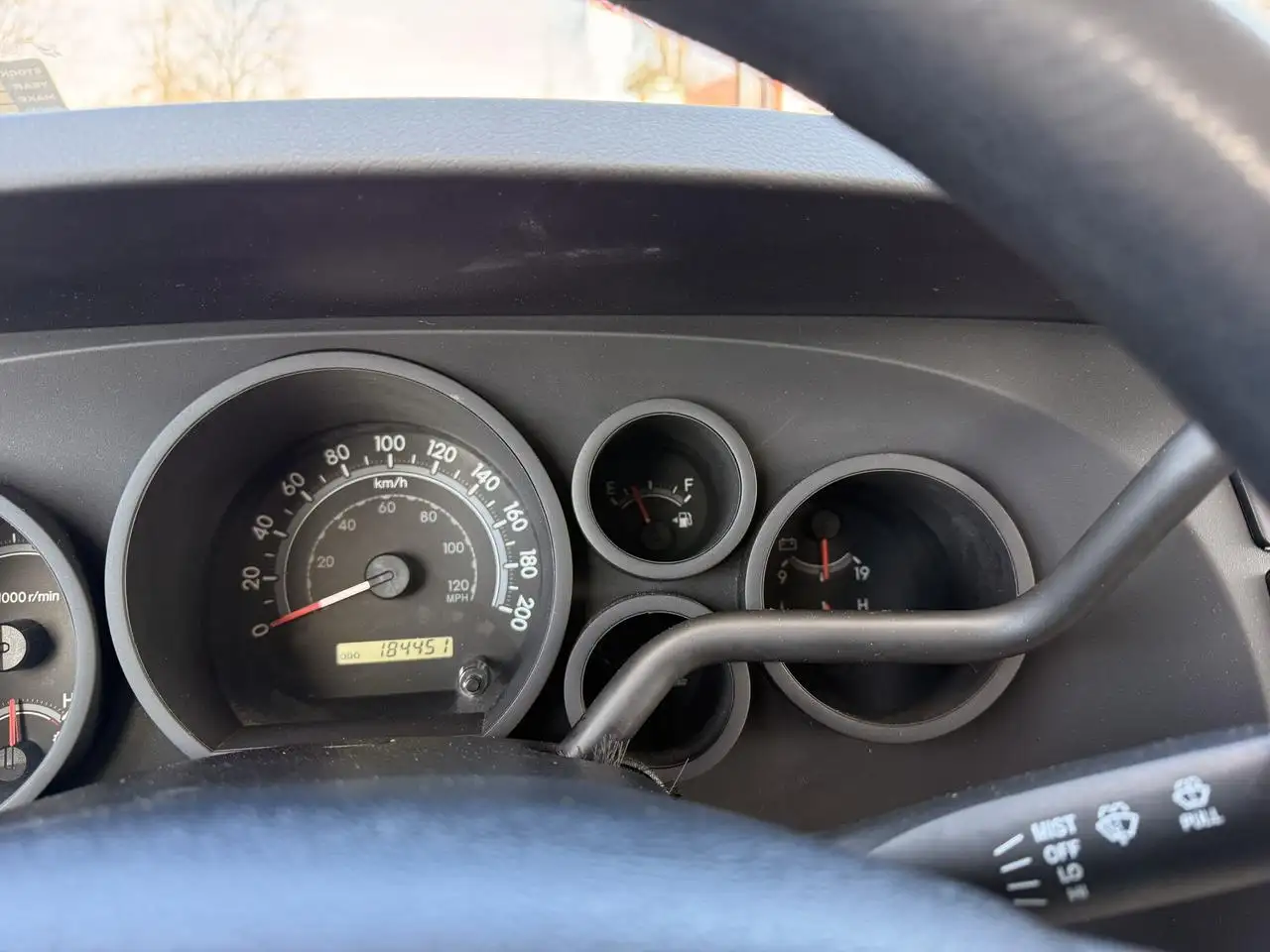 Toyota Tundra снимка Toyota Tundra