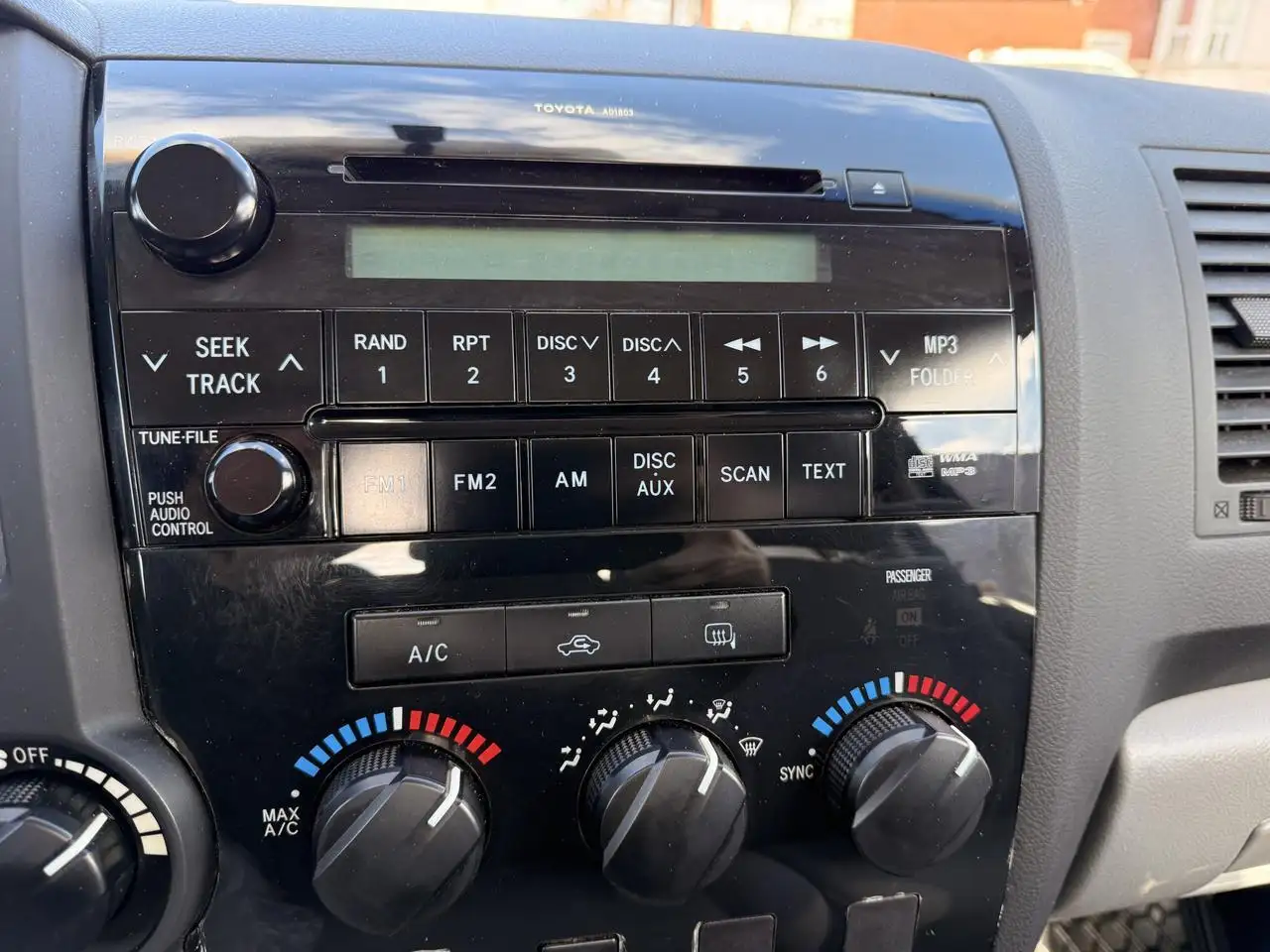 Toyota Tundra снимка Toyota Tundra
