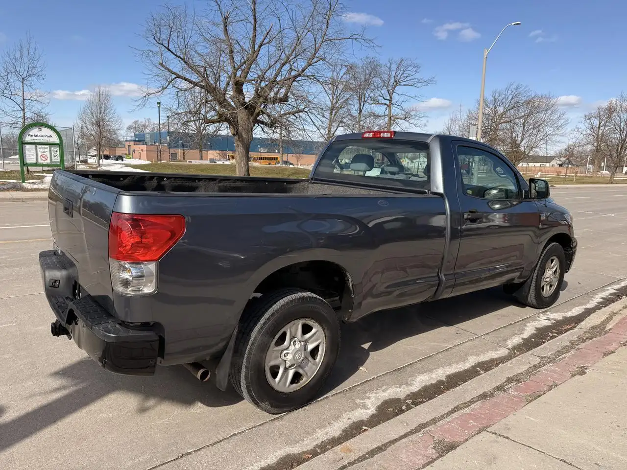 Toyota Tundra снимка Toyota Tundra