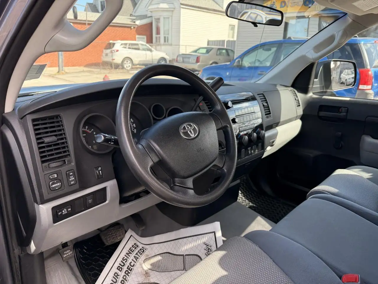 Toyota Tundra снимка Toyota Tundra