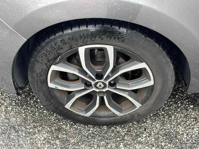 Renault Clio view 15
