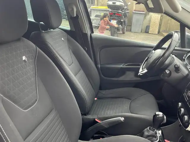 Renault Clio view 2
