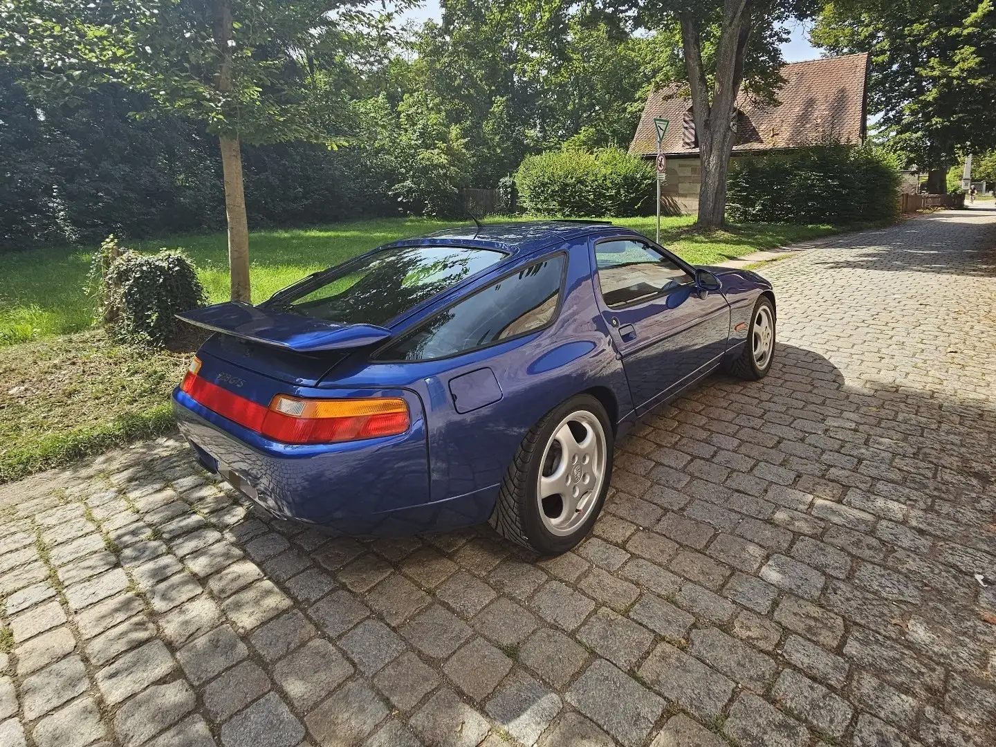 Porsche 928 GTS Azul - 2