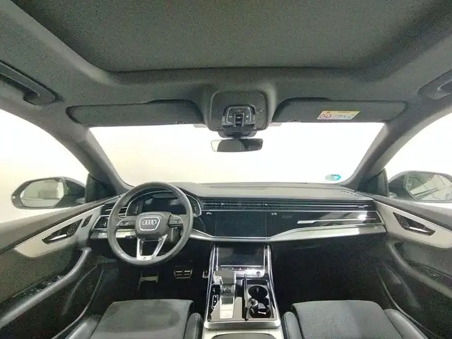 Audi Q8 view 7