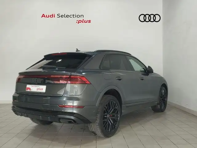 Audi Q8 view 4