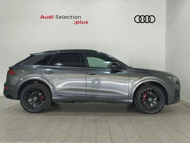 Audi Q8 view 3