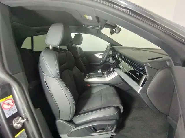 Audi Q8 view 9