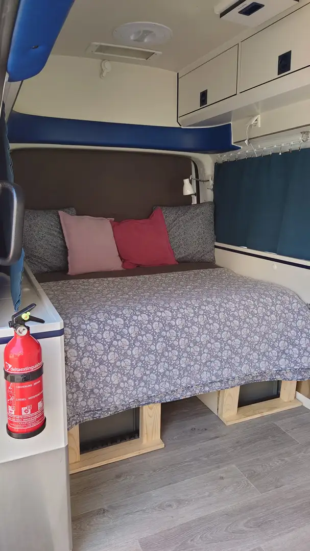 Volkswagen T5 Camperumbau, Hochdach, Weiß - 2