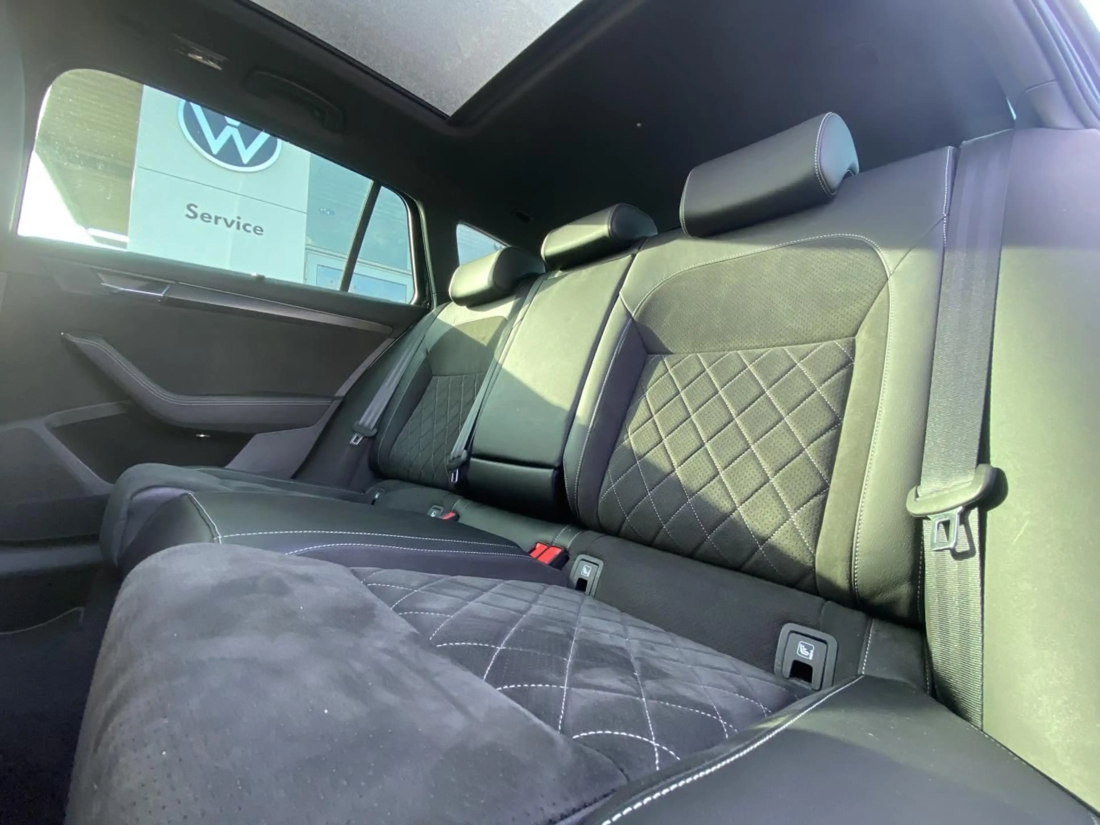 Skoda Superb Combi iV 1.4 TSI DSG SPORTLINE STANDHEIZU — photo 12