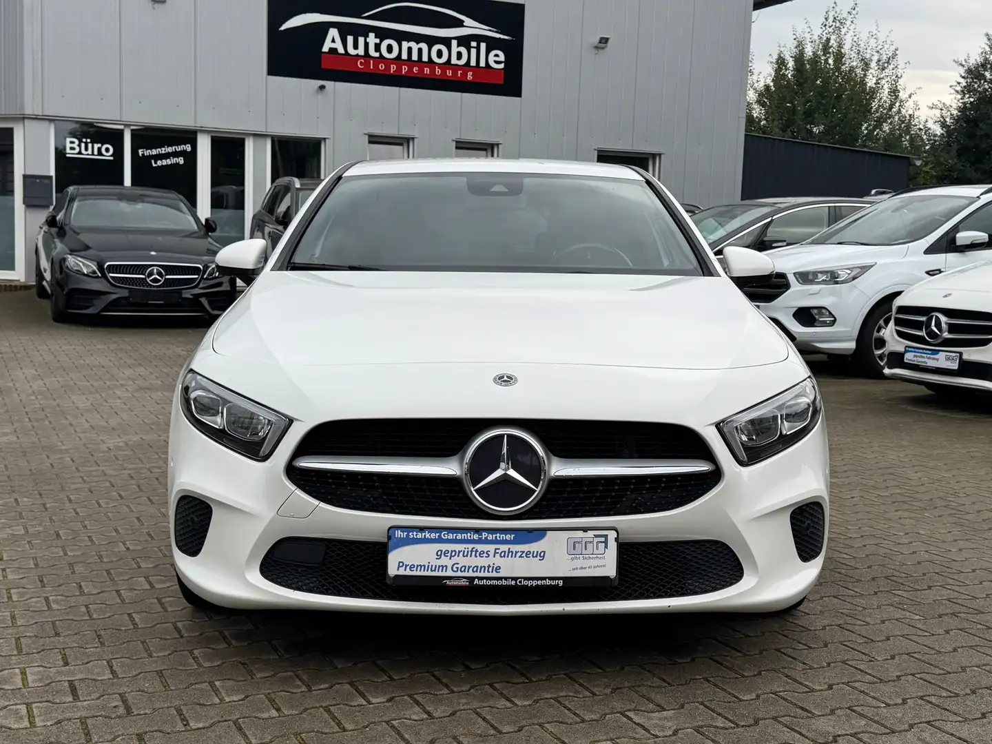 Mercedes-Benz A 180 d Automatik / Vollleder / Navi / Blanc - 2