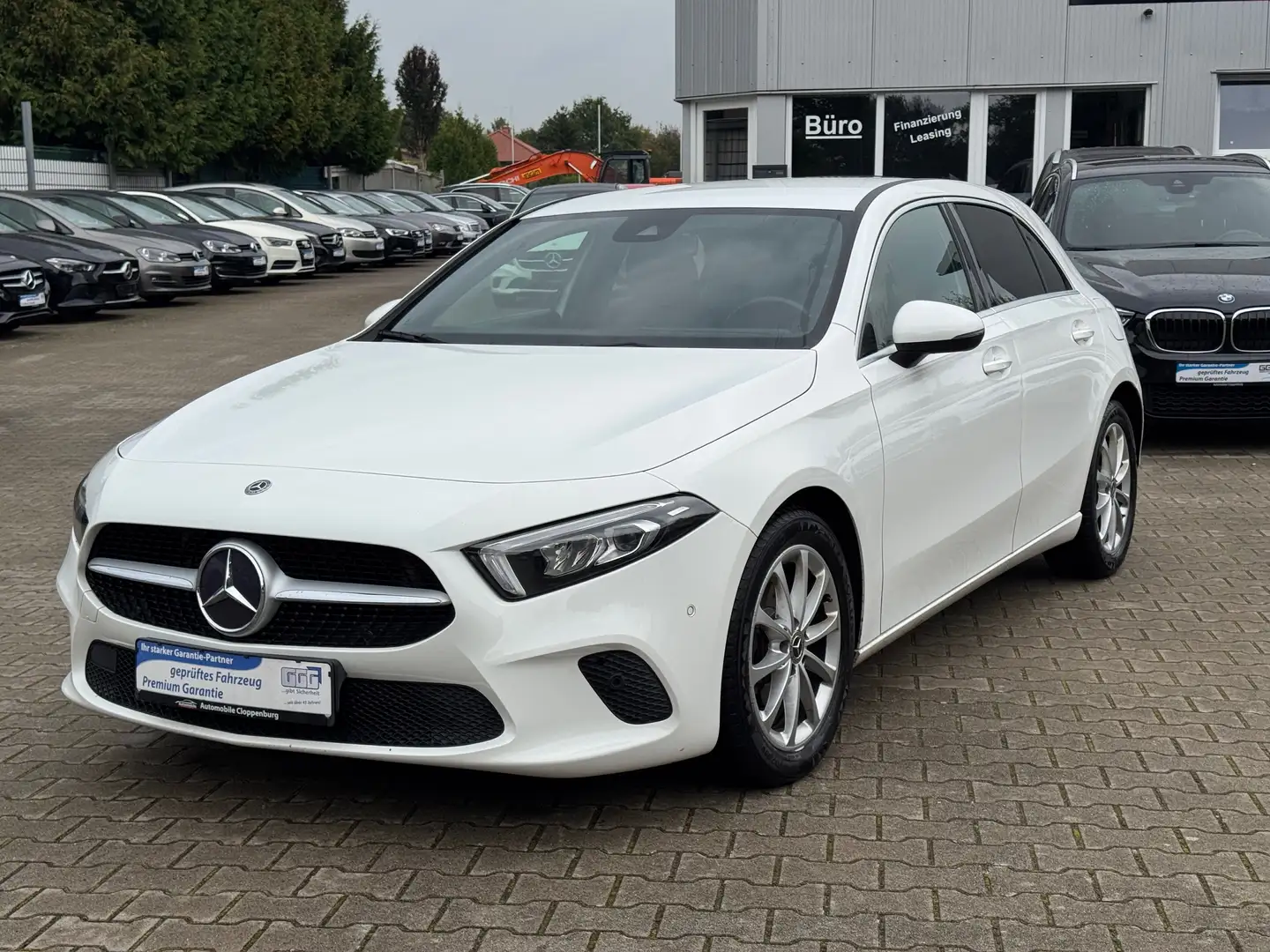 Mercedes-Benz A 180 d Automatik / Vollleder / Navi / Blanc - 1
