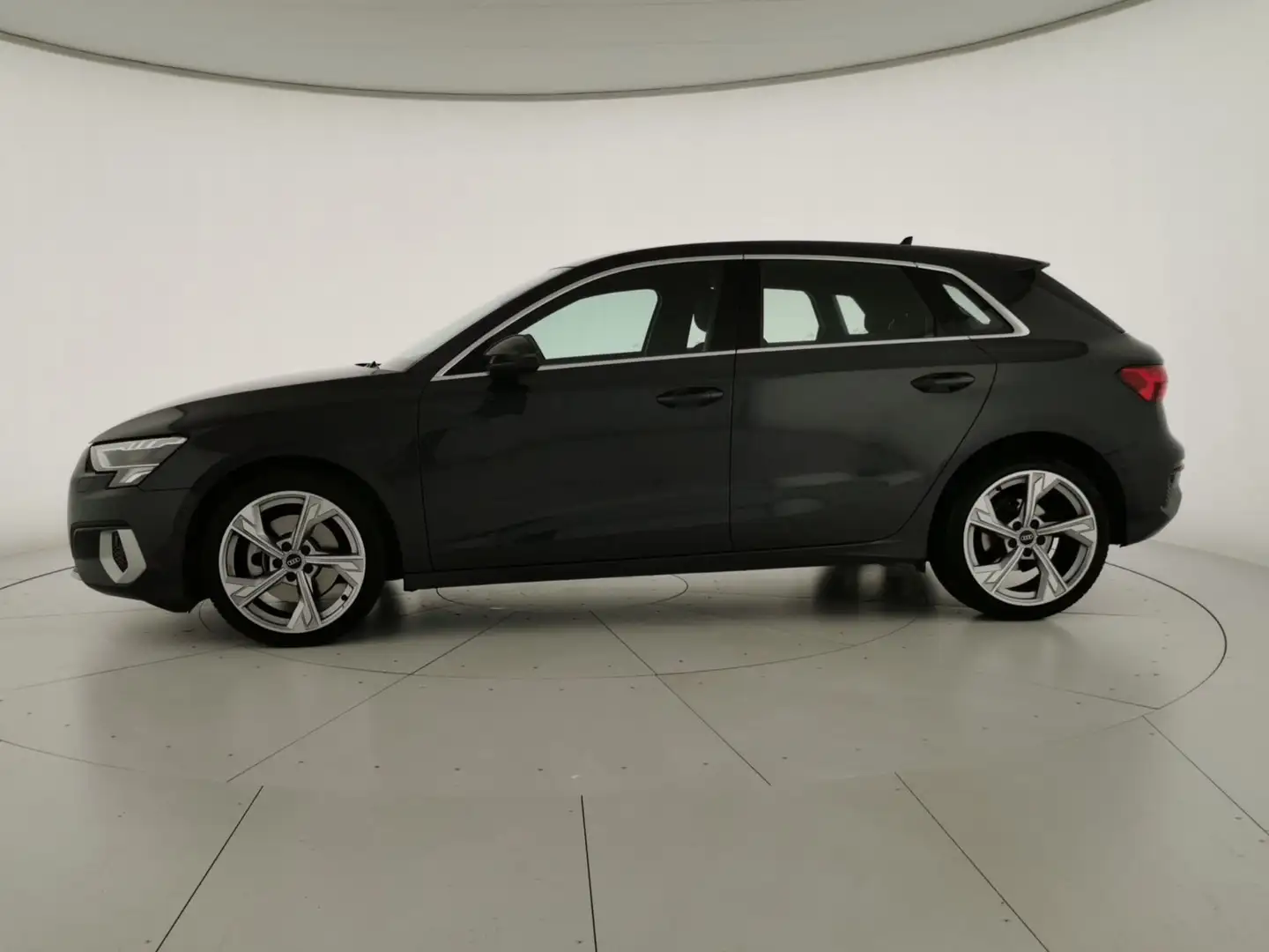 Audi A3 SPB 30 g-tron S tronic Business Advanced Grigio - 2