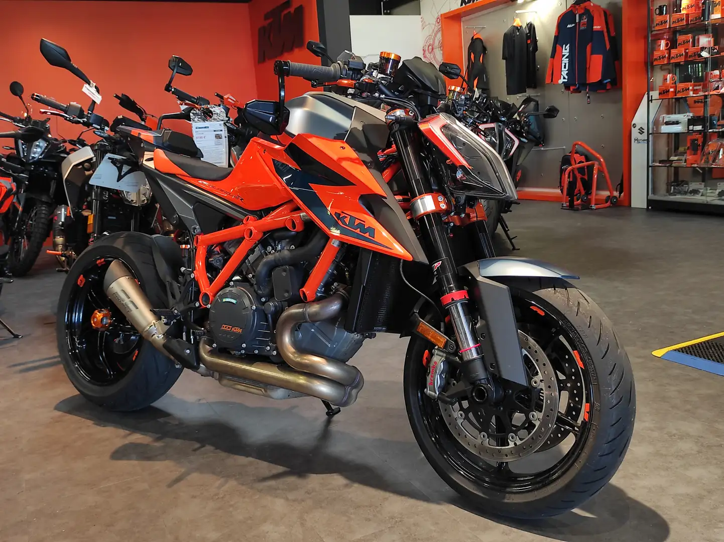 KTM 1290 Super Duke R - 1